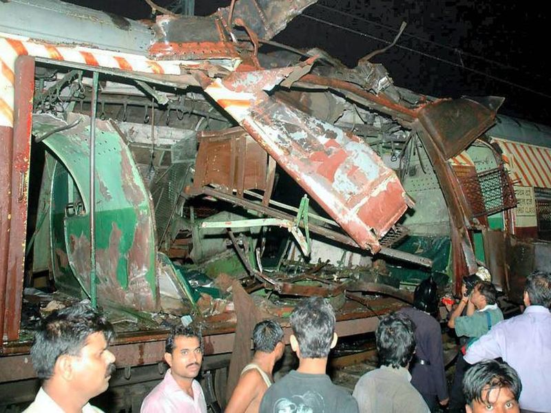 12 Years Of Mumbai Local Train Blast Why terrorist choose monsoon season for bomb blast | 12 Years Of Mumbai Local Train Blast : पावसाळ्यात का होतात बॉम्बस्फोट? 