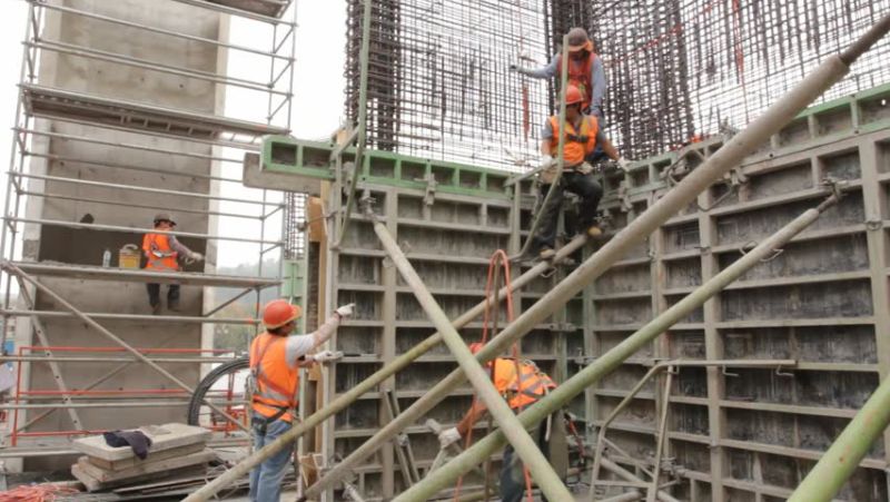 Akola; The construction business in slow down again | अकोल्यातील बांधकाम व्यवसायाला कोरोनाचा मोठा फटका