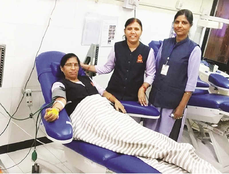World Blood Donor Day : Glorious! Women also continue to save lives by donating blood for patients | World Blood Donor Day : कौतुकास्पद ! रुग्णांसाठी रक्तदान करून जीव वाचविण्यात महिलाही पुढे