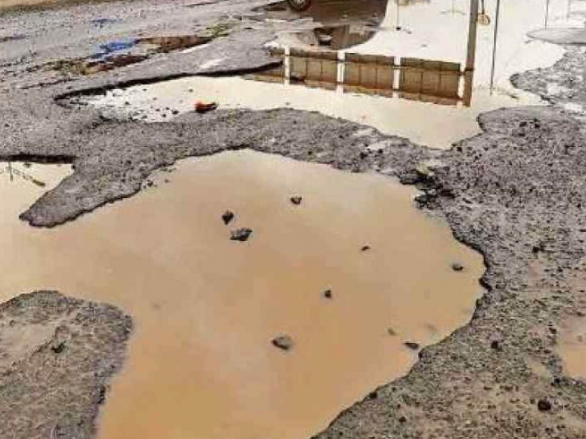 Tuljapur, Vairag - Demand for repair of Madha road | तुळजापूर, वैराग - माढा रस्ता दुरुस्त करण्याची मागणी