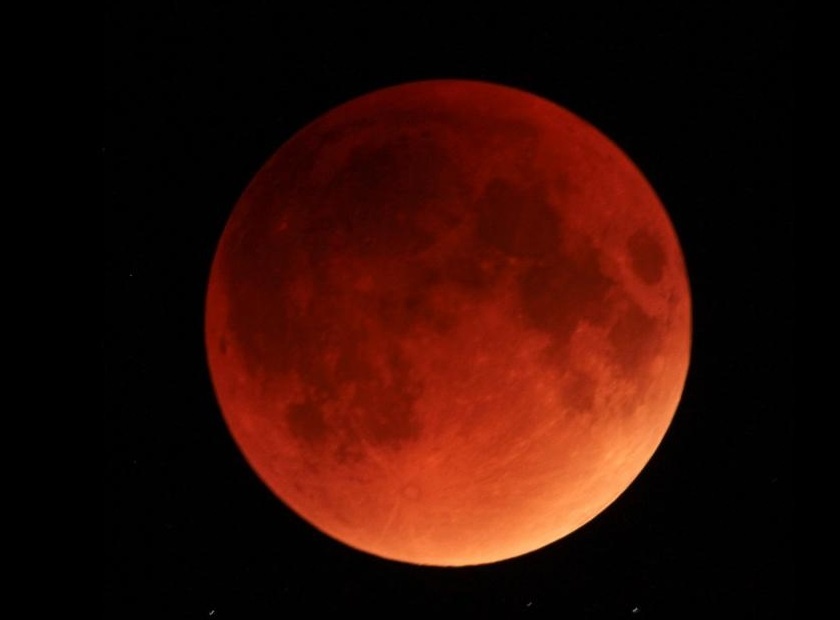 The lunar eclipse will be visible from India on June 5 | मांद्य चंद्रग्रहणाचे भारतातून पाच जूनला घेता येणार दर्शन