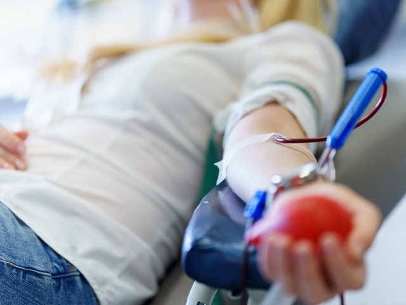 blood donation by officers and employees during 'Lockdown'! | ‘लॉकडाऊन’च्या काळात अधिकारी, कर्मचाऱ्यांनी भागविली रक्ताची उणिव!
