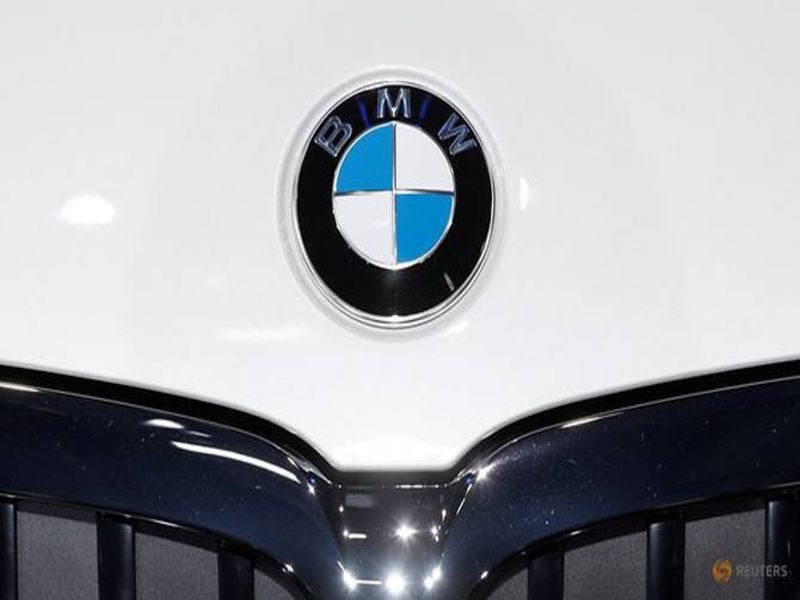BMW recalled another 1 million diesel cars | बीएमडब्ल्यूच्या कारना लागतेय आग; 10 लाख डिझेल कार माघारी बोलावल्या