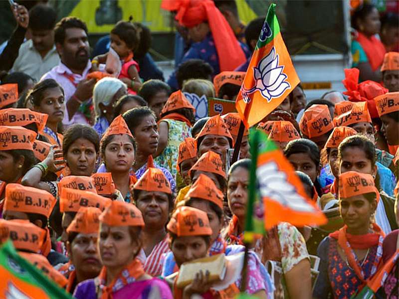 Four BJP candidates vote for Shiv Sena Still 'lotus' blossomed in mayor election of mira bhayander | भाजपाच्या चौघांचं शिवसेनेला मतदान; तरीही महापौरपदाच्या निवडणुकीत 'कमळ' फुललं!