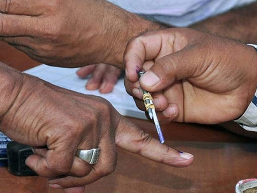 lok sabha election bogus voting exposed after votes does challenging voting | त्यानं निवडणूक अधिकाऱ्याला चॅलेंज केलं अन् बोगस मतदान उघड झालं