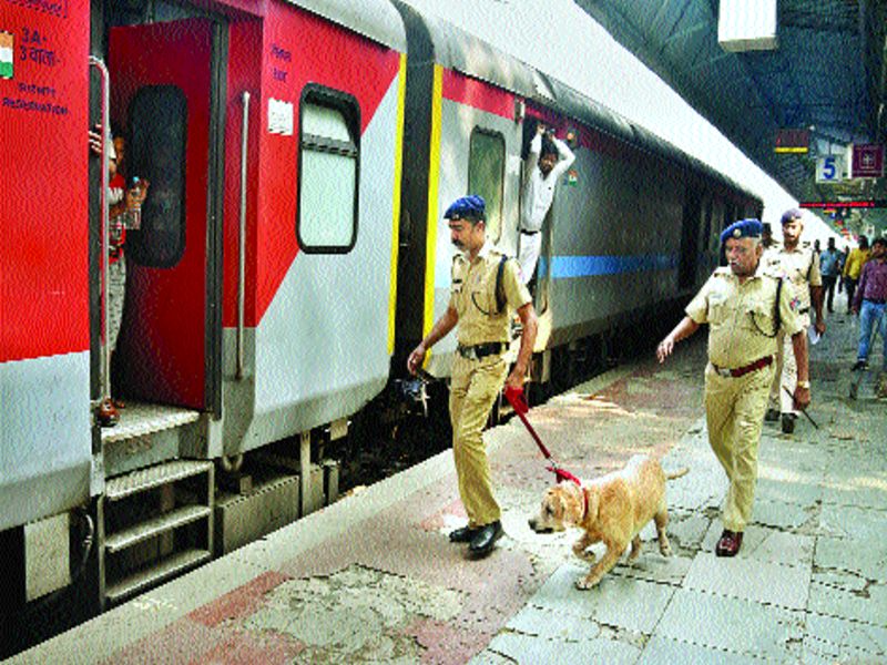 Bomb blast in Coimbatore train; Train stopped in Panvel | कोईम्बतूर ट्रेनमध्ये बॉम्बची अफवा; पनवेलमध्ये गाडी थांबविली