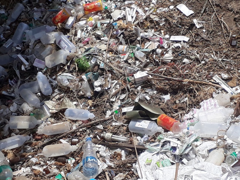 Bio Medical waste throw On the Road | वैद्यकीय साहित्य रस्त्यावर