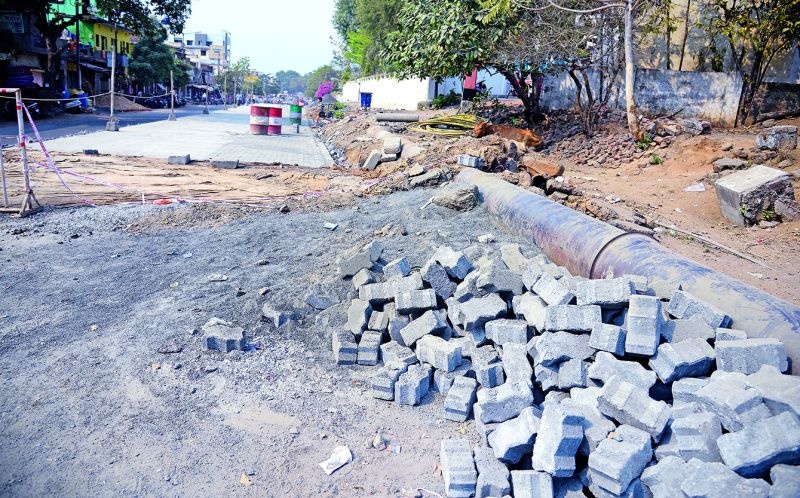 When will the Borgaon-Gittikhadan cement road be completed? | बोरगाव-गिट्टीखदान सिमेंट रोड कधी पूर्ण होणार?