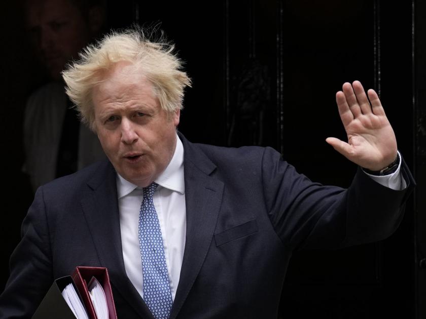 Rebellion in the British government, Prime Minister Johnson stepping down; 50 ministers and MPs resign | ब्रिटन सरकारमध्ये बंड, पंतप्रधान जॉन्सन पायउतार; ५० मंत्री व खासदारांचे राजीनामे