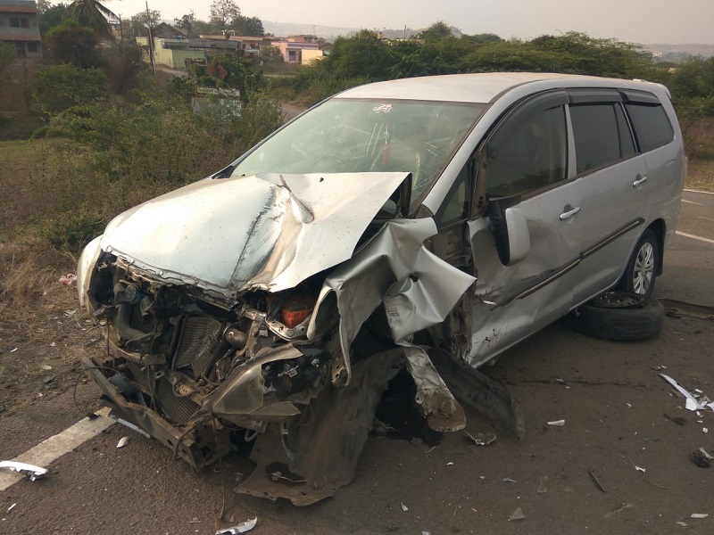 Ahmednagar Zilla Parishad CEO injured in accident | अहमदनगर जिल्हा परिषदेचे सीईओ अपघातात जखमी