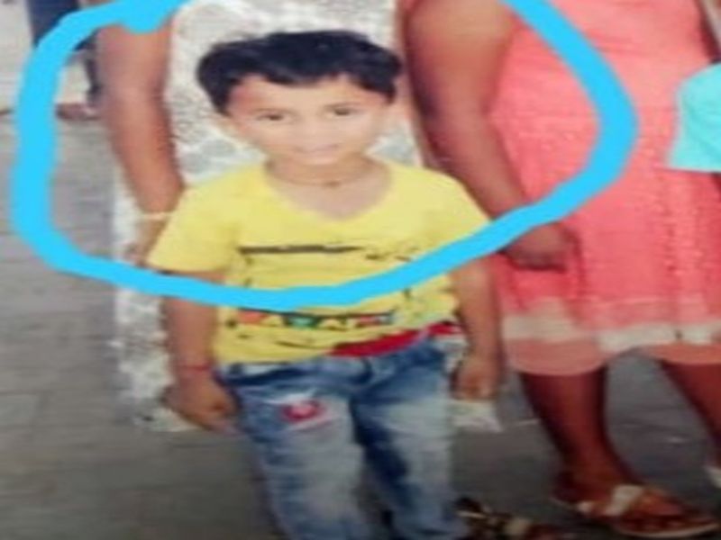 missing boy's body was found during the immersion of lalbaugcha raja! | लालबाग राजाच्या विसर्जनावेळी बुडालेल्या बोटीतील मुलाचा मृतदेह सापडला!