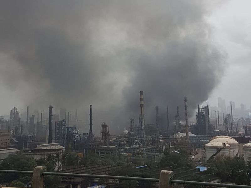 Chemical companies in Chembur fill the pollution | चेंबूरमध्ये रासायनिक कंपन्यांमुळे प्रदूषणात भर