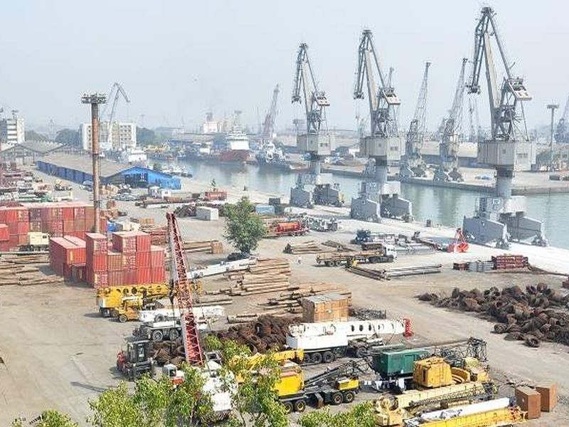 Corona hits Mumbai Port Trust, vehicle exports hit | कोरोना : मुंबई पोर्ट ट्र्स्टला फटका, वाहन निर्यात रोडावली