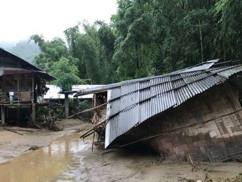 Fear of flood due to obstructing Brahmaputra due to artificial lakes, NDRF teams deployed in Assam and Arunachal | भूस्खलनातून बनलेल्या तलावामुळे ब्रह्मपुत्रेचे पाणी अडल्याने पुराची भीती, आसाम-अरुणाचलमध्ये NDRF ची पथके तैनात