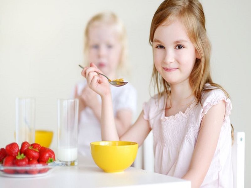 Important rules of breakfast for kids | लहान मुलांसाठी फार गरजेचे आहेत नाश्त्यासंबंधीचे 'हे' नियम!
