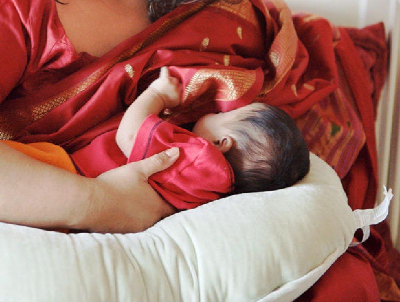 World Breastfeeding Week : breast milk good for kids and mother | World Breastfeeding Week : स्तनपान बाळासोबतच आईच्या आरोग्यासाठीही ठरतं फायदेशीर 