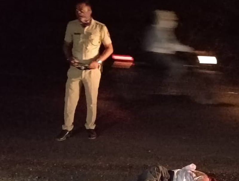An unidentified vehicle crushed a man on Highway near Borgaon manju | अज्ञात वाहनाने पादचाऱ्यास चिरडले, डोक्याचा चेंदामेंदा