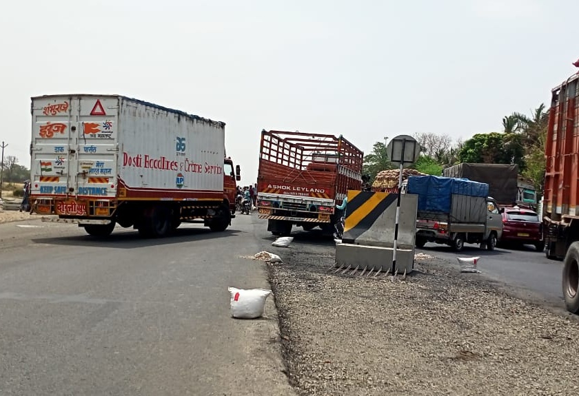 Two killed, one seriously injured in truck Accident on national highway | राष्ट्रीय महामार्गावर ट्रकच्या धडकेत दोन ठार,  एक गंभीर जखमी 