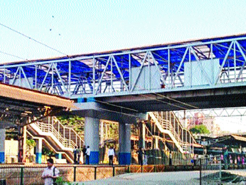 Kurla-Siva local aggressor for pedestrian bridge | कुर्ला-शीव पादचारी पुलासाठी स्थानिक आक्रमक