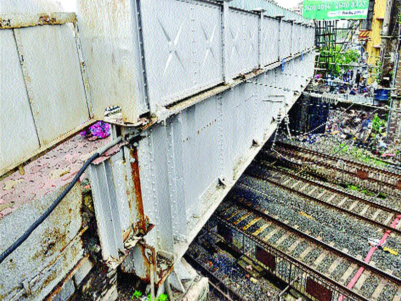 All the bridges in Mumbai will be rechecked in one month, in the search of the new Structural Auditor of the municipality | मुंबईतील सर्व पुलांची होणार एक महिन्यात फेरतपासणी, पालिका नवीन स्ट्रक्चरल आॅडिटरच्या शोधात