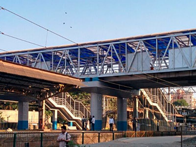 Three new pedestrian bridges on the Western Railway on October | आॅक्टोबरअखेर पश्चिम रेल्वेवर तीन नवे पादचारी पूल