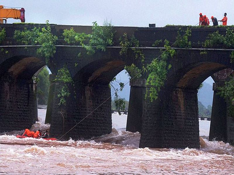 Challenge of structural audit of 2,000 bridges in Marathwada | मराठवाड्यातील २ हजार पुलांच्या स्ट्रक्चर आॅडिटचे आव्हान