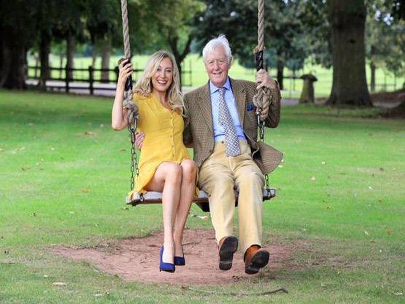 British millionaire search for a wife to give him an heir has been Unscuucessful | या ७२ वर्षीय कोट्याधीश व्यक्तीला हवीये तरुण बायको, अटींमुळे अजून सिंगल!