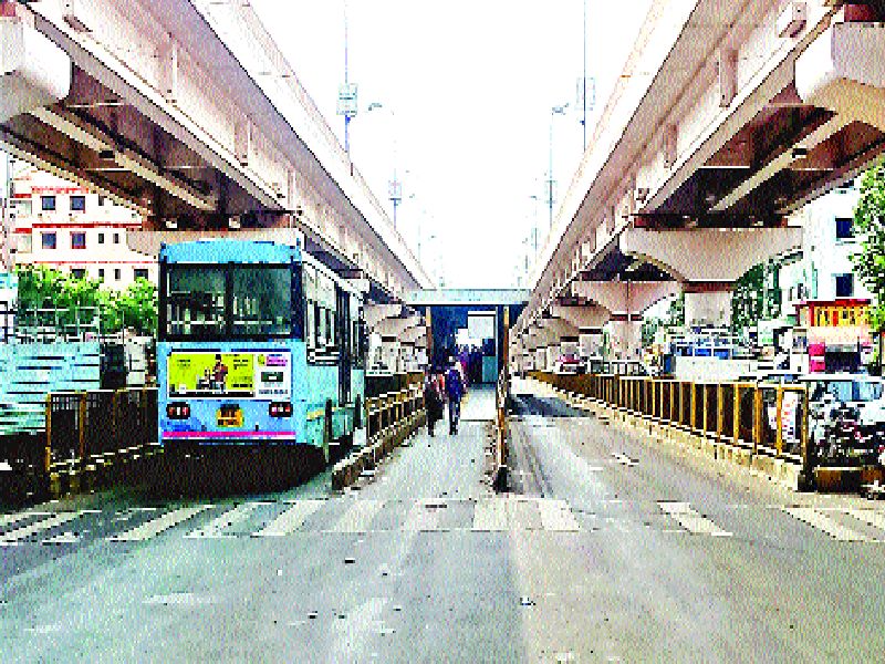 Open the path of 'BRT' | ‘बीआरटी’चा मार्ग खुला, पीएमपीएमएल बसचा अडथळा झाला दूर