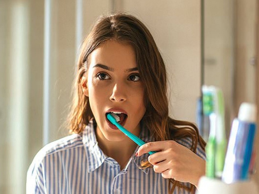 Brushing teeth 3 times a day reduced heart failure risk | हृदयासंबंधी आजारांचा धोका टाळण्यासाठी किती वेळा करावा ब्रश? जाणून घ्या रिसर्च.... 
