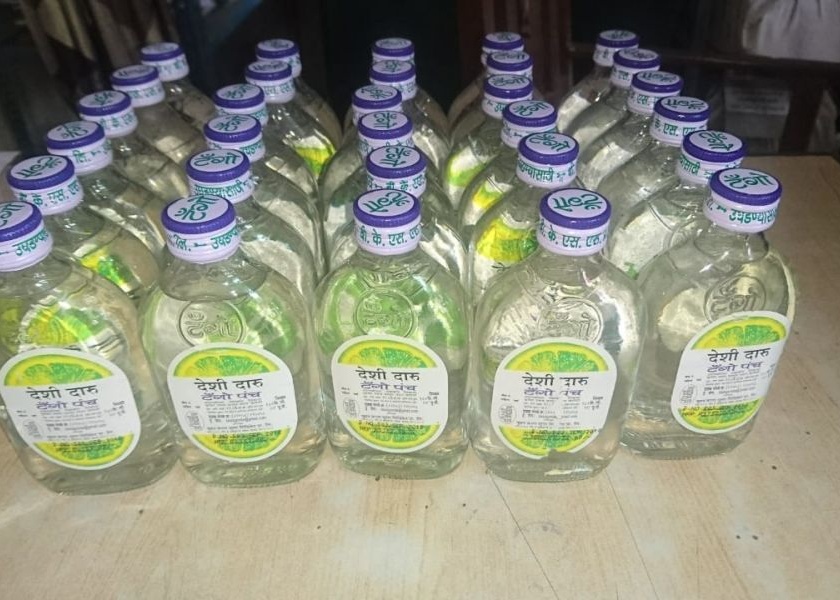 The illegal liquor seized at Bhusawal | भुसावळ येथे अवैध दारू जप्त