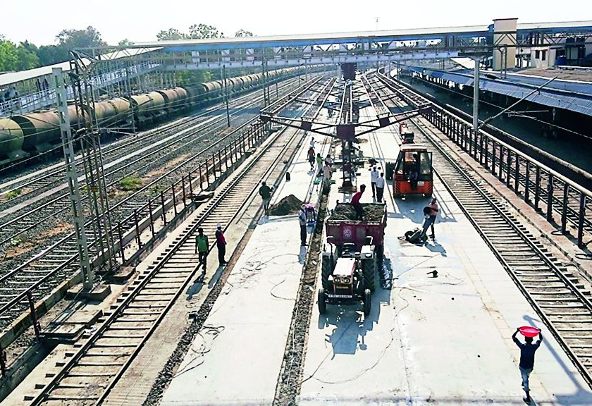 Introduction of new platforms at Bhusawal railway station by number 1 and 2 | भुसावळ रेल्वेस्थानकावरील नवीन फलाटांची १ व २ क्रमांकाने ओळख