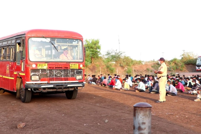 Jayant Patil repatriated 480 people, 16 buses left Sangli for tamilnadu MMG | जयंत पाटलांनी ४८० जणांची घरवापसी केली, सांगलीतून १६ बस रवाना