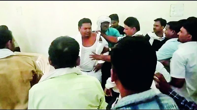 BSP leaders panic due to Amravati incident; Chief incharge Rajbhar tour canceled | अमरावतीच्या घटनेने बसपा नेते हादरले ; मुख्य प्रभारी राजभर यांचा दौरा रद्द