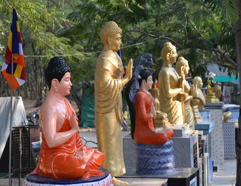 Many program at Buddha caves On the occasion of Ashok Vijaya Dashami | अशोक विजयादशमीनिमित्त बुद्धलेणीवर भरगच्च कार्यक्रम