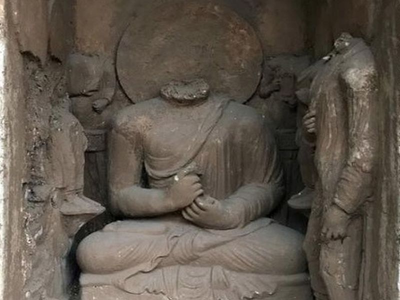  The idol of Gautama Buddha of seventeen years ago brought Pakistan to the world | पाकिस्तानने जगासमोर आणली सतराशे वर्षांपूर्वीची गौतम बुद्धांची मूर्ती  