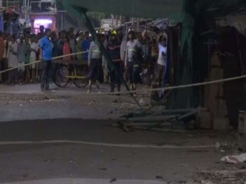 1 dead, 3 injured after under construction building collapses in Mumbai's Dharavi | मुंबईतल्या धारावीत निर्माणाधीन इमारतीचा भाग कोसळला, एकाचा मृत्यू, तिघे जखमी