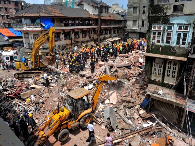 234 victims of the collapse of the building in 2,704 accidents | इमारत कोसळल्याच्या २ हजार ७०४ दुर्घटनांत २३४ बळी