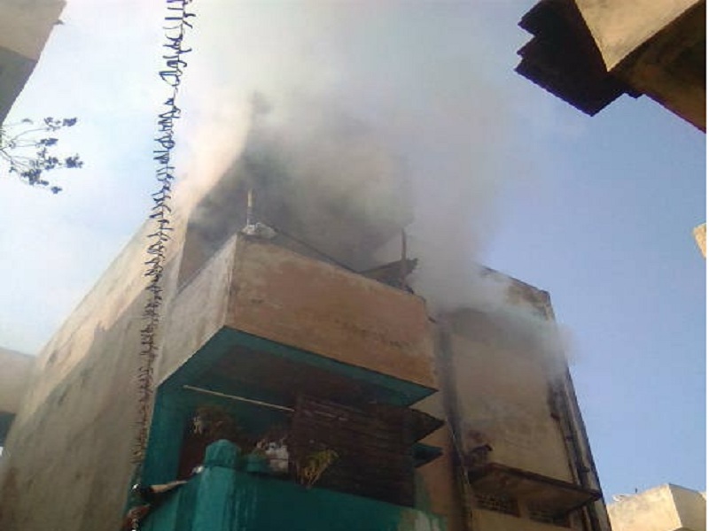 fire in a house at Tehranagar from Nanded | नांदेडमधील तेहरानगर येथे घराला आग