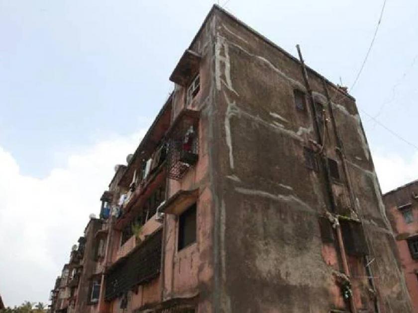 Who would risk the life in such a places asks Mumbai Police Families | अशा ठिकाणी माय-लेकरांचा जीव धोक्यात कोण घालेल? पोलिस कुटुंबीयांचा प्रशासनाला सवाल