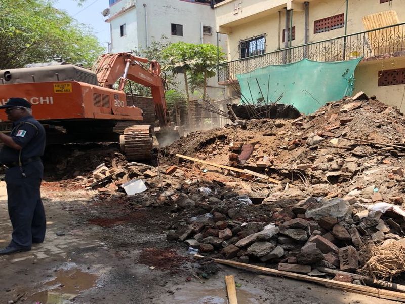 cidco demolished illegal building in Nerul | नेरुळमधील बेकायदा इमारतीवर सिडकोची कारवाई 