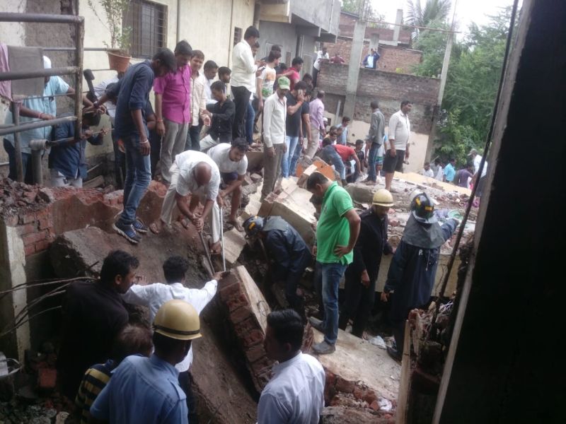 Building Collapses in Pune | पुणे - केशवनगरमध्ये दोन मजली इमारती कोसळली