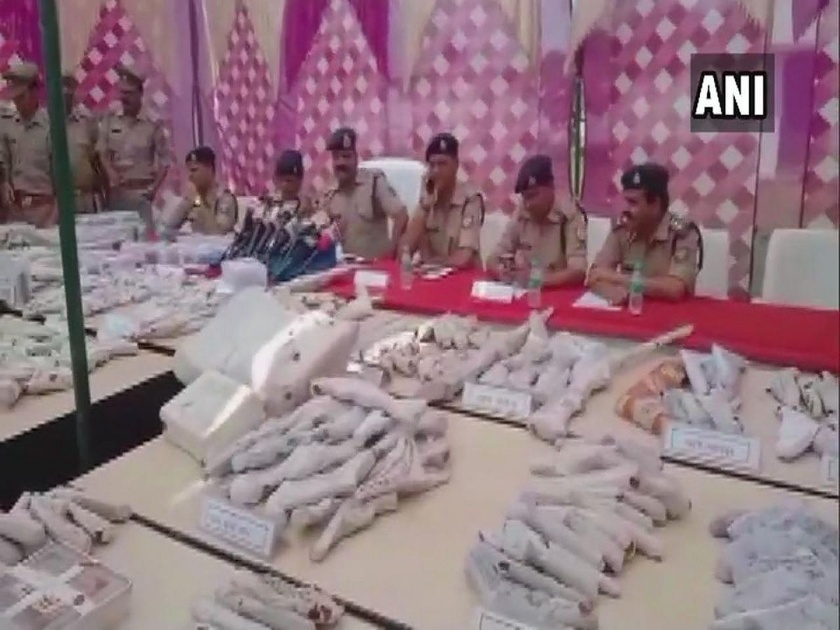 weapons recovered in uttarpradesh bulandshahr | उत्तर प्रदेशमध्ये दारुसह मोठा शस्त्रसाठा जप्त 