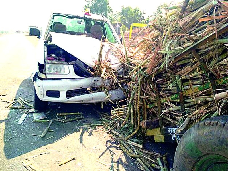 Buldhana LCB vehicle accident near Ambad; Eight injured | बुलडाणा एलसीबीच्या वाहनाला अंबडजवळ अपघात; आठ जखमी