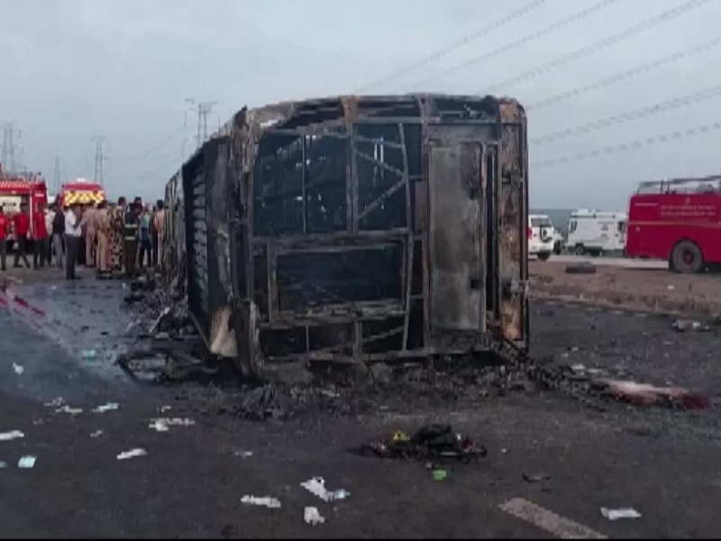 buldhana Bus accident on Samriddhi highway, information about passengers can be found 'here' | समृद्धी महामार्गावर बसला अपघातात, प्रवाशांविषयी 'येथे' मिळेल माहिती