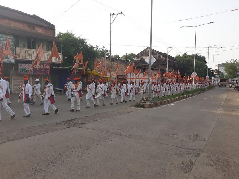 Paramhansa Tejashwi Maharaj's palanquin entered Shegaon, 1500 warkars participated | Buldhana: परमहंस तेजस्वी महाराजांची पालखी शेगावात दाखल, १५०० वारकऱ्यांचा सहभाग
