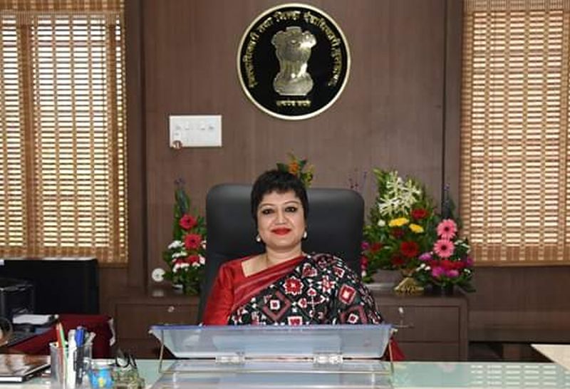 Female collector for the second consecutive year in Buldana district; Suman Chandra accepted the charge |  बुलडाणा जिल्ह्यात सलग दुसऱ्यांदा महिला जिल्हाधिकारी; सुमन चंद्रा यांनी स्वीकारला पदभार