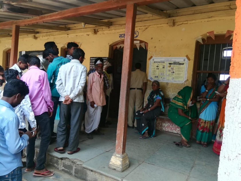 Polling in the Buldhana Lok Sabha 34.34 percent till noon | Maharashtra Election Voting Live : बुलडाणा लोकसभेसाठी दुपारपर्यंत ३४.४३ टक्के मतदान