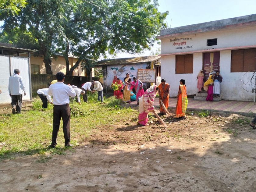 Buldhana: One date, one hour for cleanliness, cleanliness drive in twelve hundred villages in Buldhana district | Buldhana: एक तारीख, एक तास स्वच्छतेसाठी, बुलढाणा जिल्ह्यात बाराशे गावांमध्ये स्वच्छतेबाबत श्रमदान