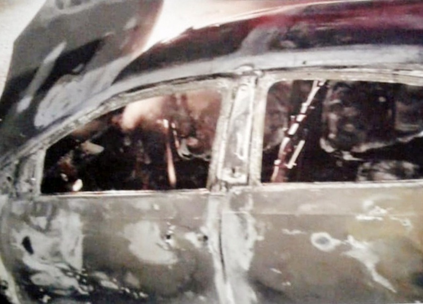 Mumbai - Goa highway burning car tremors | मुंबई - गोवा महामार्गावर बर्निंग कारचा थरार