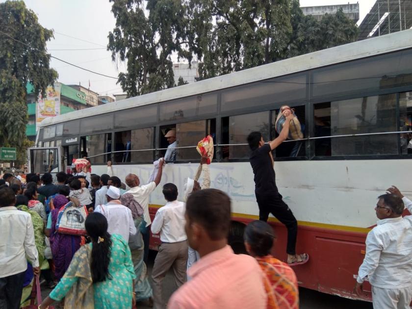 Chhatrapati Sambhajinagar Division of ST Bus has a record breaking revenue of 1 Crore 41 Lakhs in one day | एसटीच्या छत्रपती संभाजीनगर विभागाची एका दिवसात १ कोटी ४१ लाखांची रेकाॅर्ड ब्रेक कमाई 
